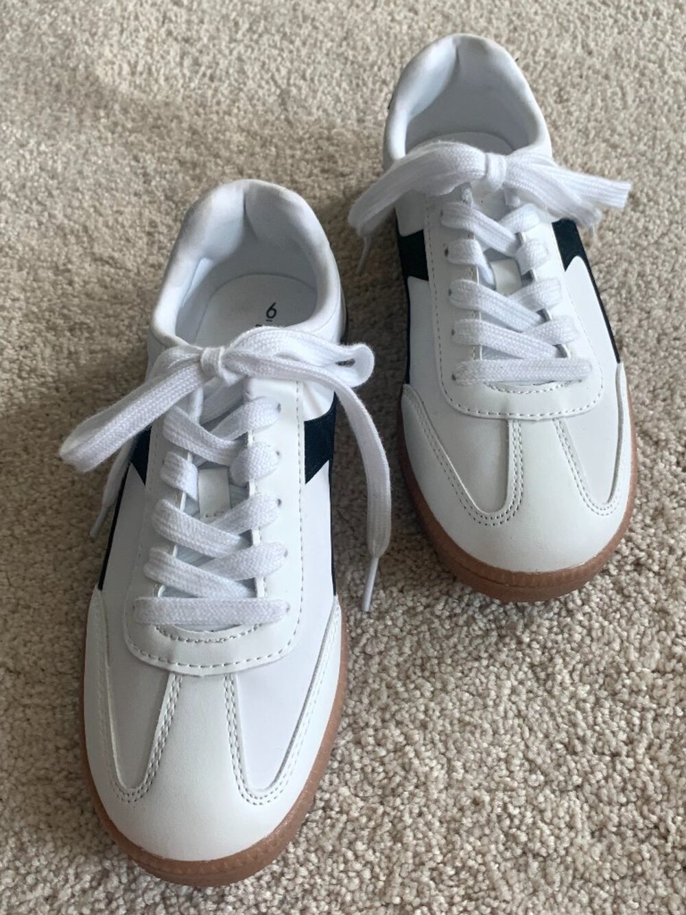 No Boundaries Women's Lace Up Sport Sneakers, Size 6